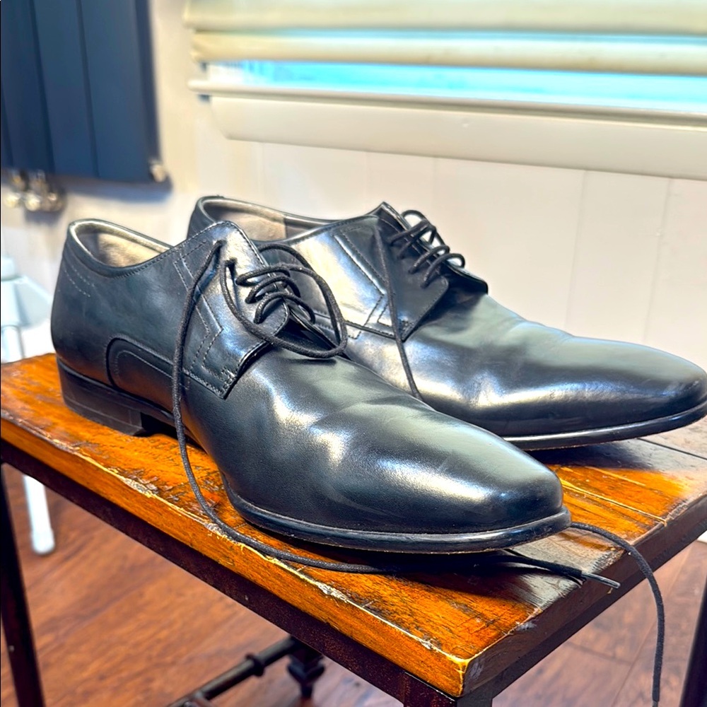 Hugo Boss Black Leather Oxfords Sleek Formal Style